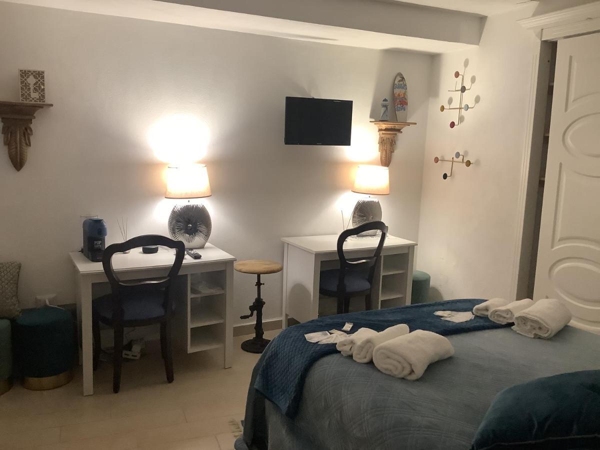 Tinnyhouse Napels Buitenkant foto