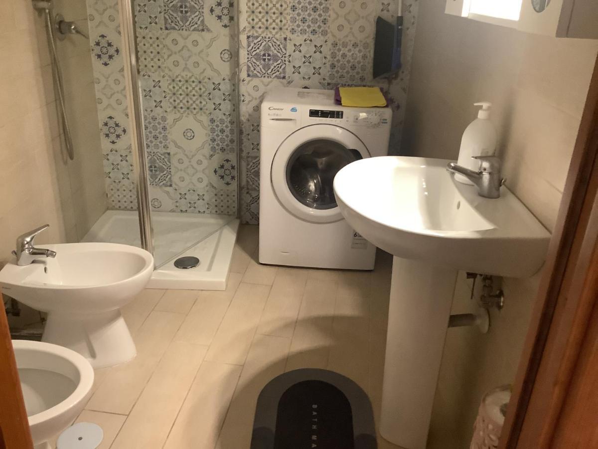 Tinnyhouse Napels Buitenkant foto