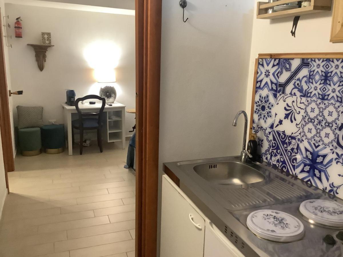 Tinnyhouse Napels Buitenkant foto