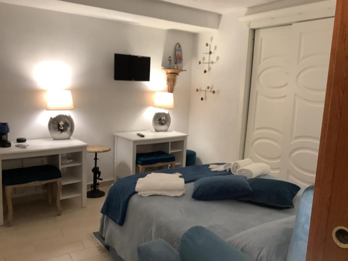Tinnyhouse Napels Buitenkant foto