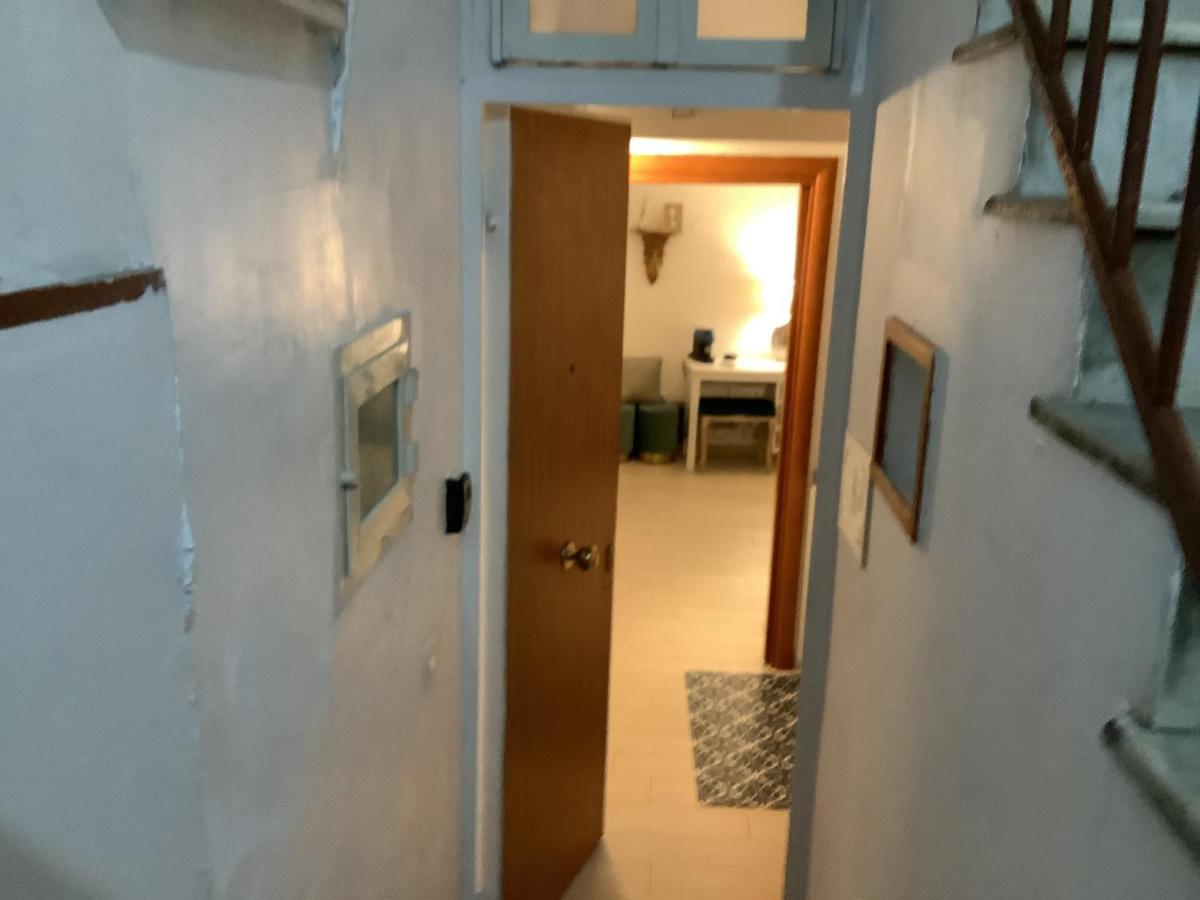 Tinnyhouse Napels Buitenkant foto