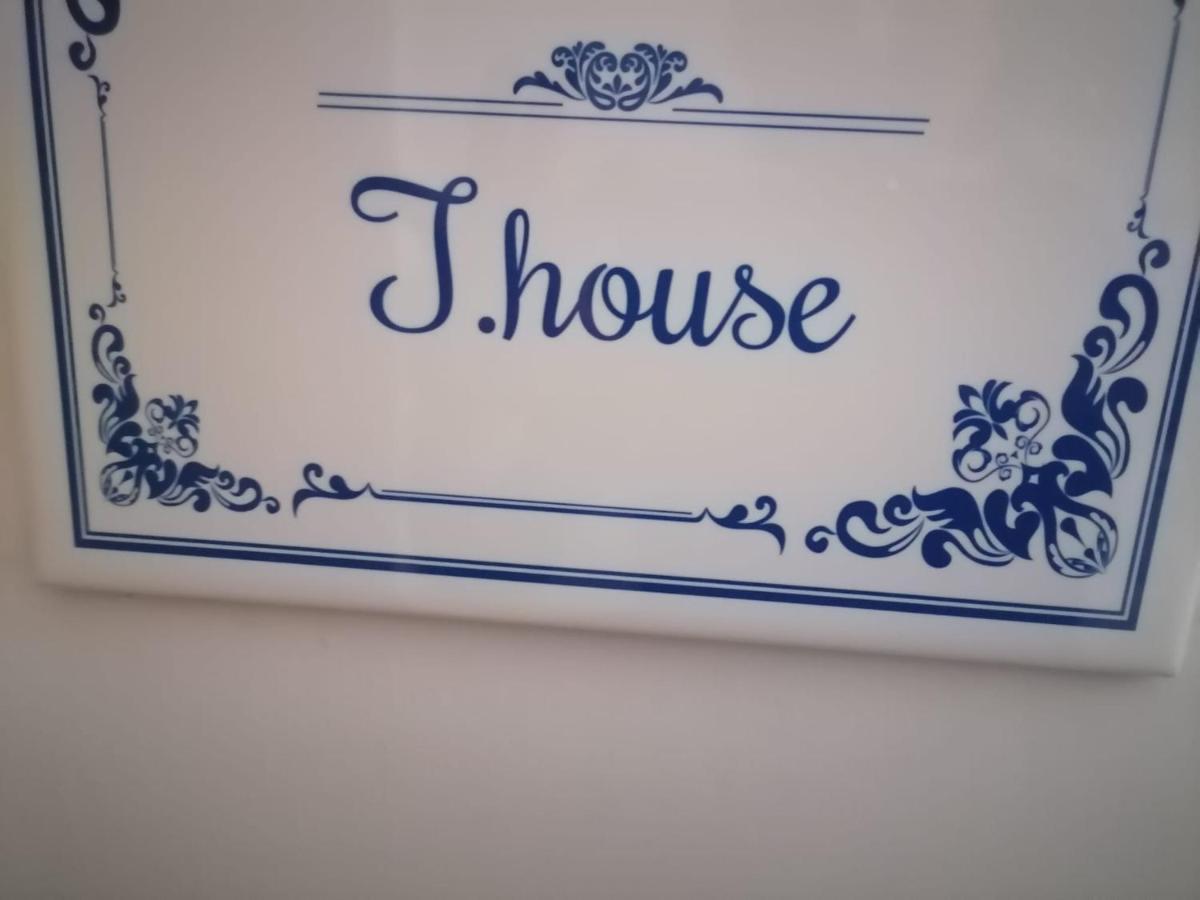 Tinnyhouse Napels Buitenkant foto