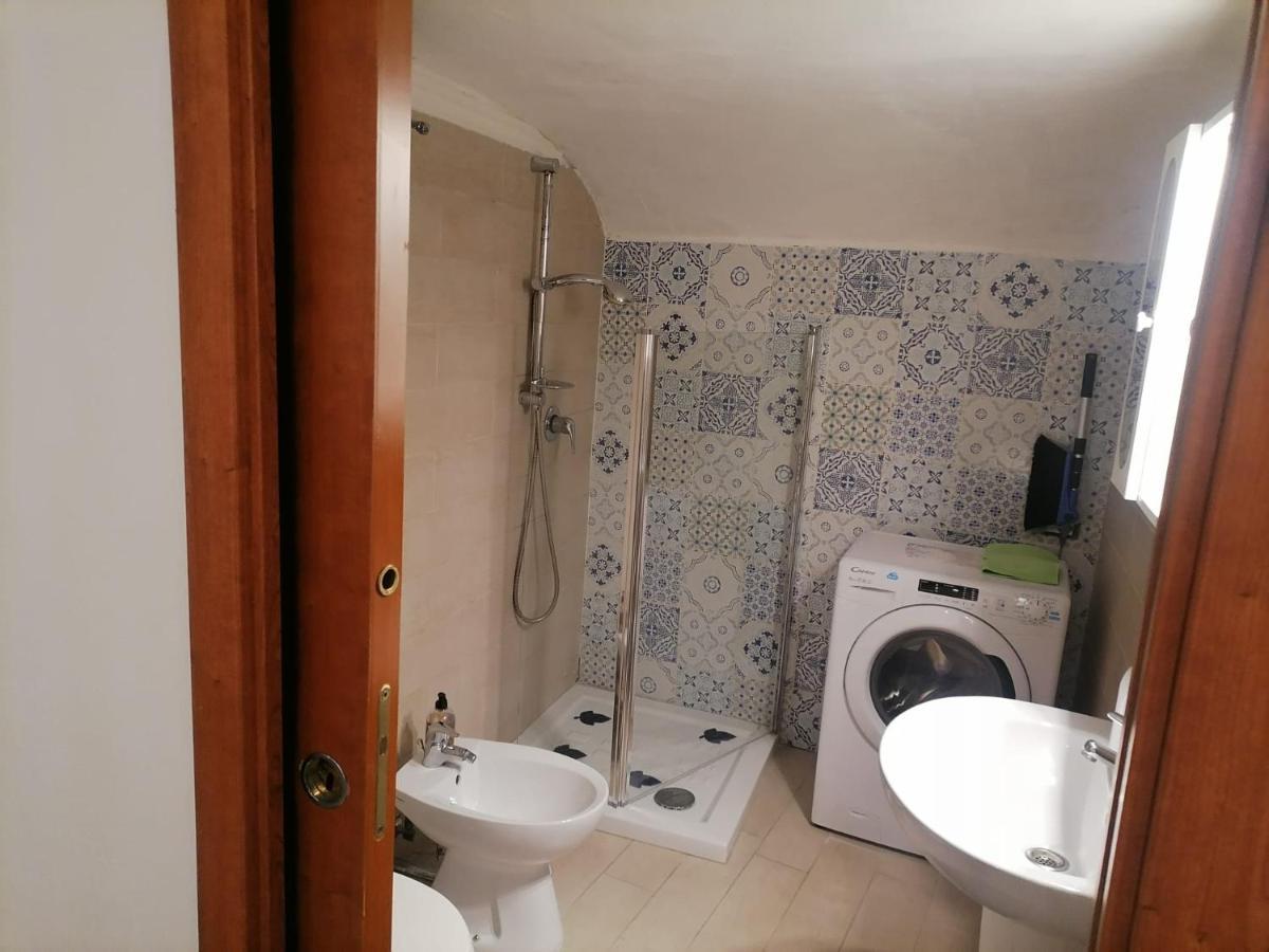 Tinnyhouse Napels Buitenkant foto