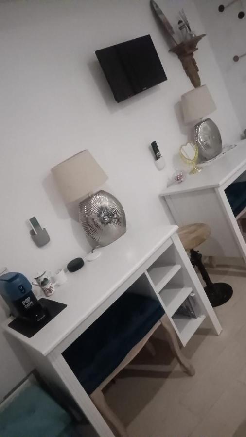 Tinnyhouse Napels Buitenkant foto