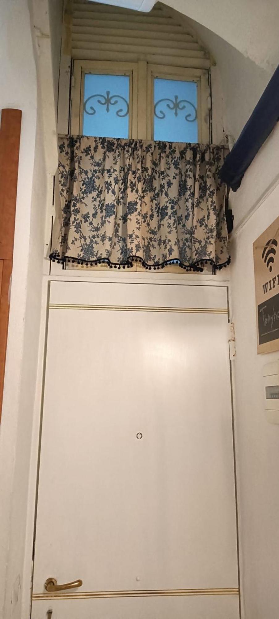 Tinnyhouse Napels Buitenkant foto