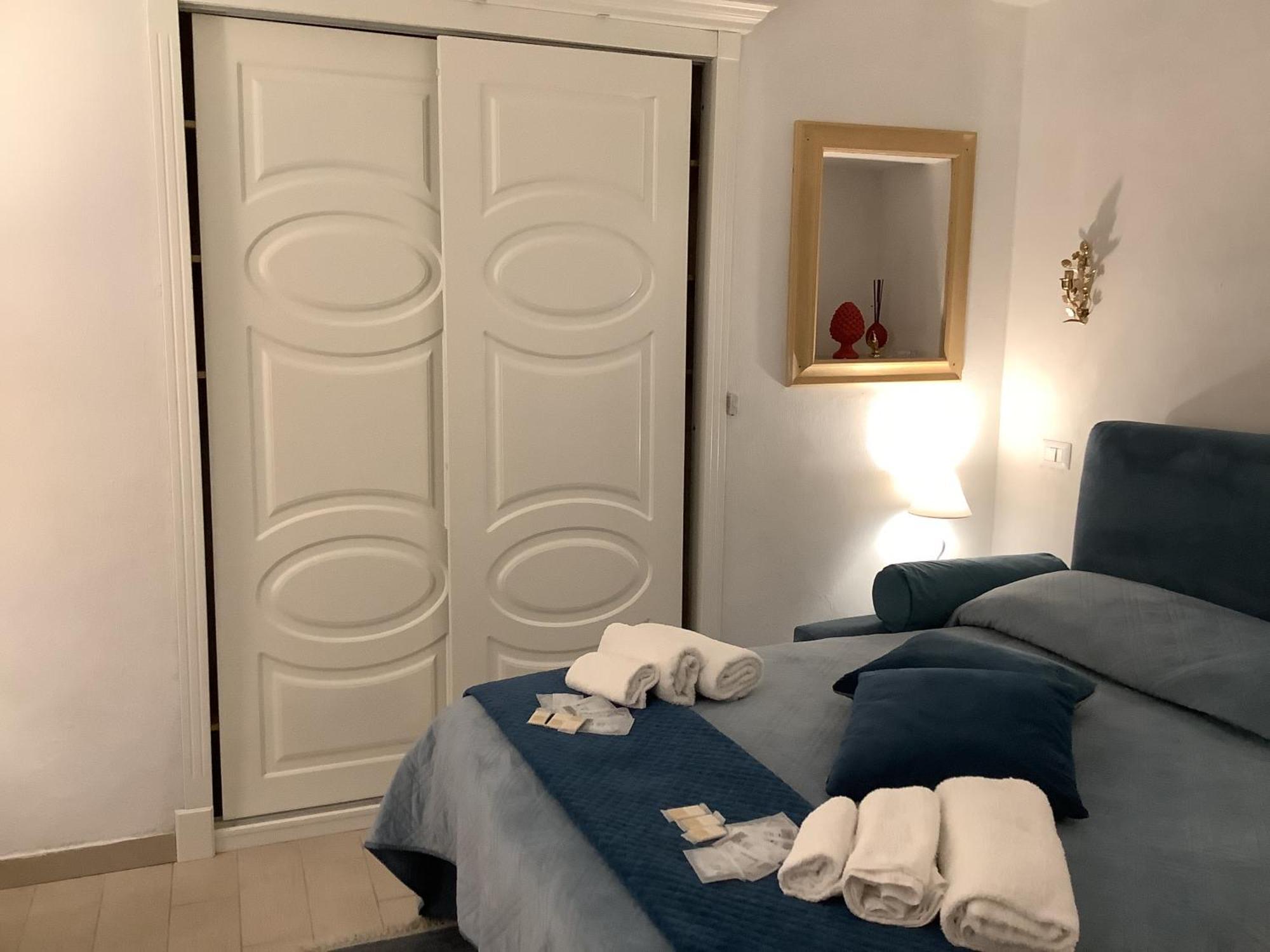 Tinnyhouse Napels Buitenkant foto